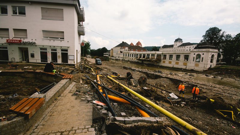 Durch Flut zerstörte Leitungen