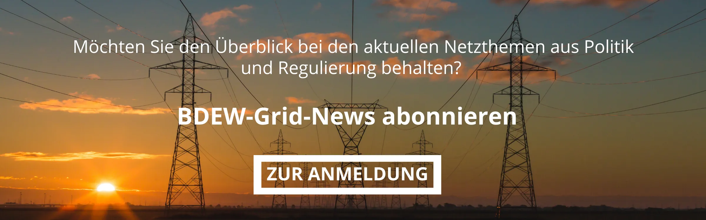 Strommaste bei Sonnenuntergang mit Text zur Anmeldung für BDEW-Grid-News zu aktuellen Netzthemen