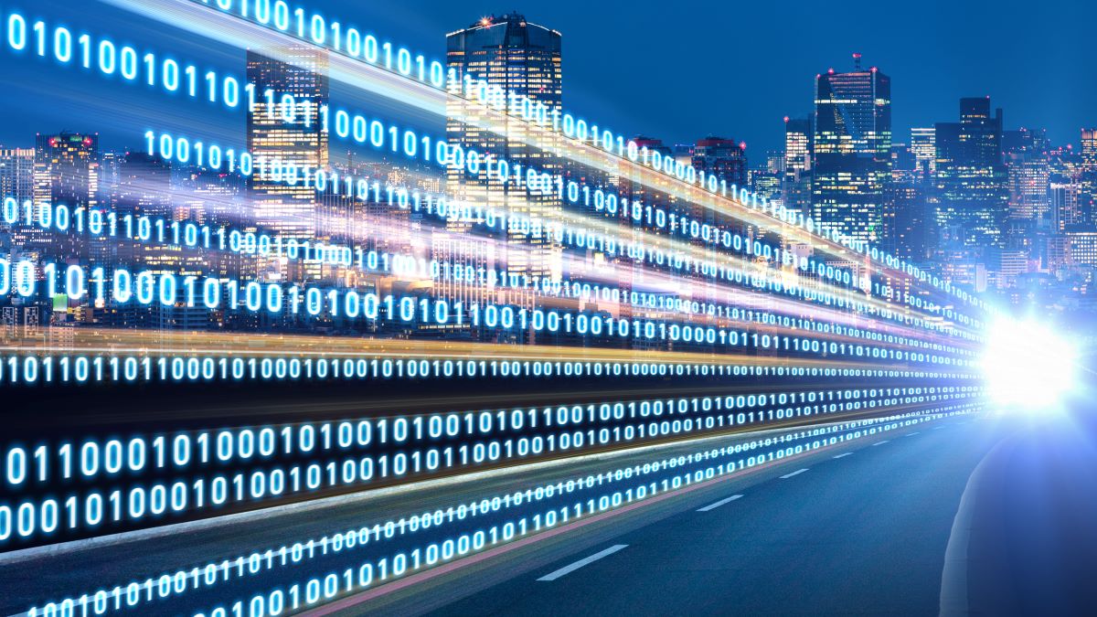 Binär-Code vor Großstadt